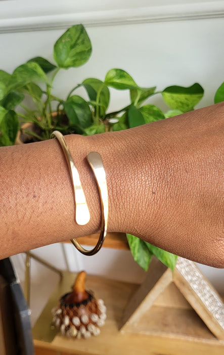 Bracelet en laiton avec spirale