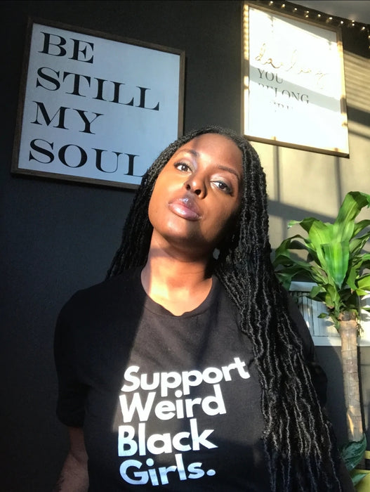 Camiseta Support Weird Black Girls